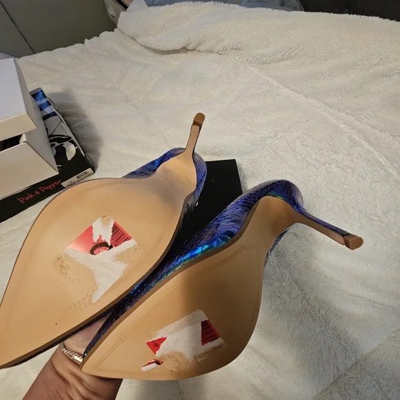 Shimmering Blue and Green Snakeskin Heels - Picture 3 of 4